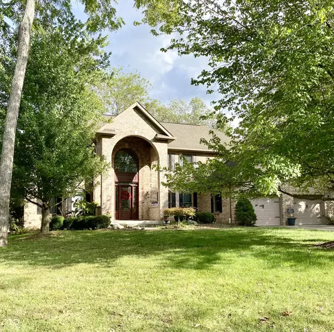 911 Baywood Ct, Columbus, IN 47201