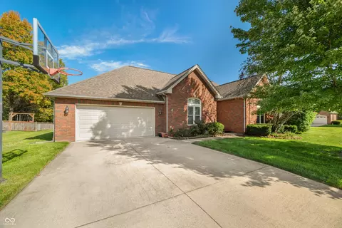6070 Basswood Dr, Columbus, IN 47201