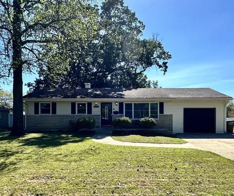 1515 Forest Dr, Columbus, IN 47201