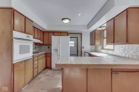 Kitchen - 6341 Apache Dr, Indianapolis, IN 46254 photo 3 of 6