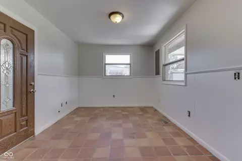 Living - 6341 Apache Dr, Indianapolis, IN 46254 photo 5 of 7