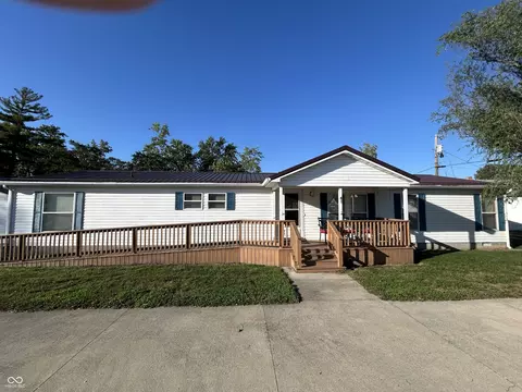 41 E B St, Montezuma, IN 47862