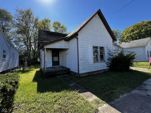 1207 10th St, Columbus, IN 47201