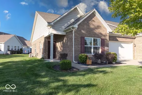 1162 Meadowlark Dr, Greenwood, IN 46143