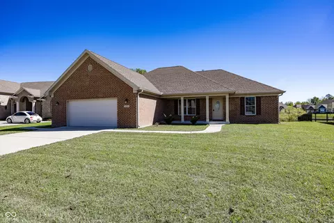 1085 Forest Glen Dr, Greenfield, IN 46140