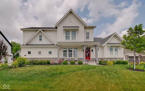 84 Chatham Green Ct, Westfield, IN 46074