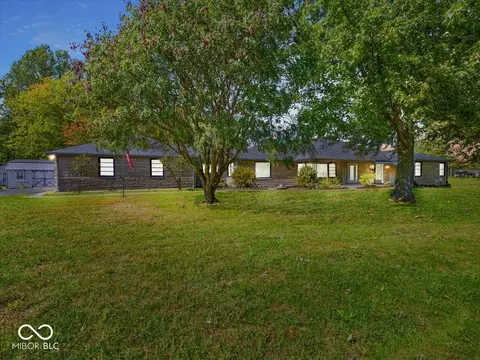1787 N Knightstown Rd, Shelbyville, IN 46176