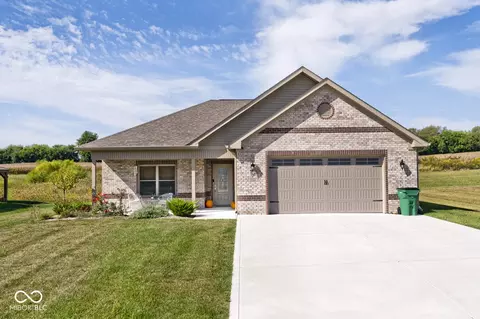 10066 Mill Run Dr, Monrovia, IN 46157