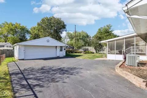 Exterior - 1423 Pierce Dr, Plainfield, IN 46168 photo 7 of 11
