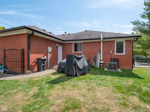 Exterior - 584 Summit Dr, Plainfield, IN 46168 photo 9 of 20