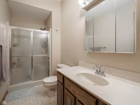 Bath - 584 Summit Dr, Plainfield, IN 46168 photo 1 of 2