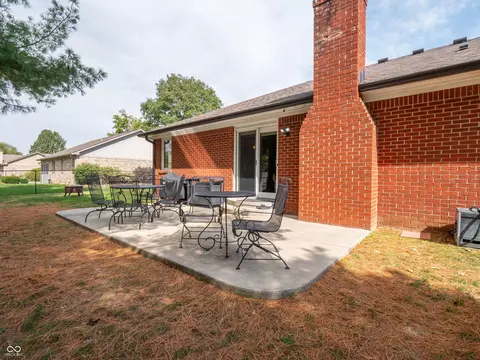 Exterior - 584 Summit Dr, Plainfield, IN 46168 photo 6 of 20
