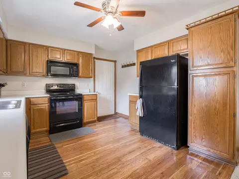 Kitchen - 584 Summit Dr, Plainfield, IN 46168 photo 2 of 5