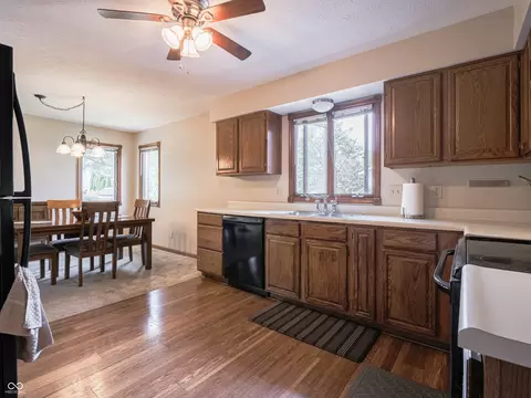 Kitchen - 584 Summit Dr, Plainfield, IN 46168 photo 5 of 5