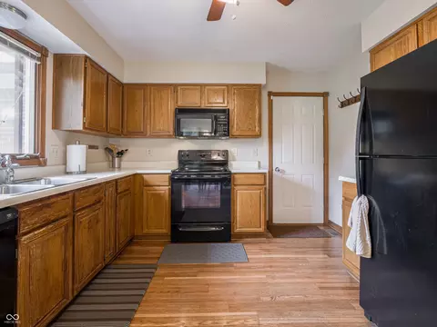 Kitchen - 584 Summit Dr, Plainfield, IN 46168 photo 3 of 5