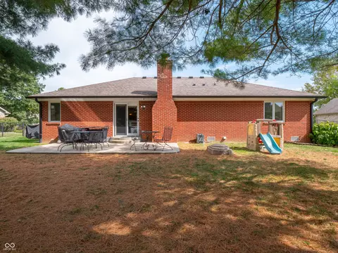 Exterior - 584 Summit Dr, Plainfield, IN 46168 photo 3 of 20