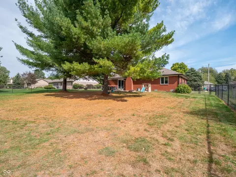 Exterior - 584 Summit Dr, Plainfield, IN 46168 photo 13 of 20