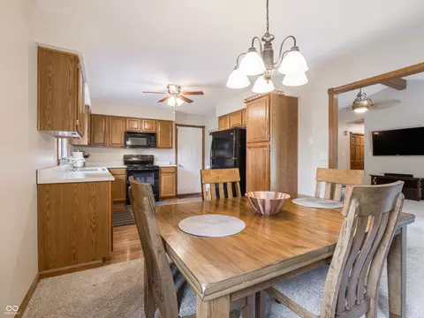 Dining - 584 Summit Dr, Plainfield, IN 46168 photo 2 of 3
