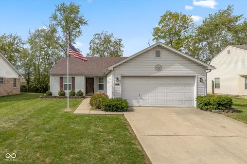 2412 Lakeshore Ct, Lebanon, IN 46052