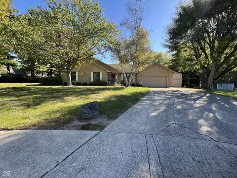9 Greenhills Ct, Greenfield, IN 46140