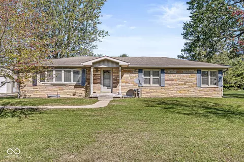 7602 Oak St, Zionsville, IN 46077