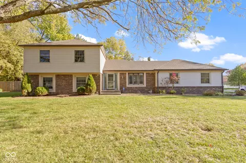 10015 Lakeshore Dr E, Carmel, IN 46033