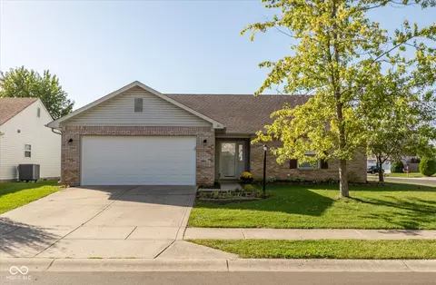 35 E Flat Rock Dr, Westfield, IN 46074