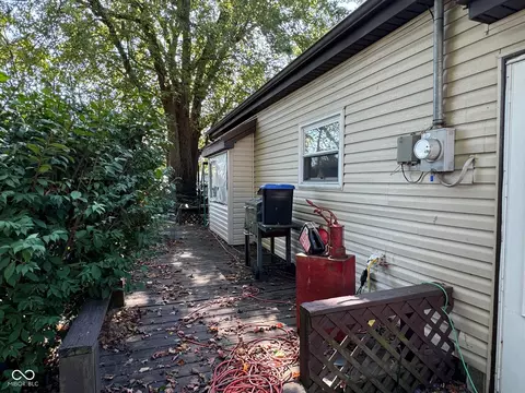 405 E Main St, Milroy, IN 46156 photo 3