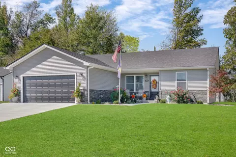 1867 Westbrook Dr, North Vernon, IN 47265