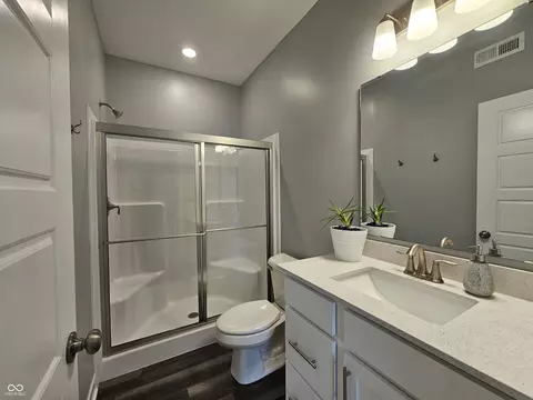 Bath - 8815 Slayton St, Pendleton, IN 46064 photo 1 of 5