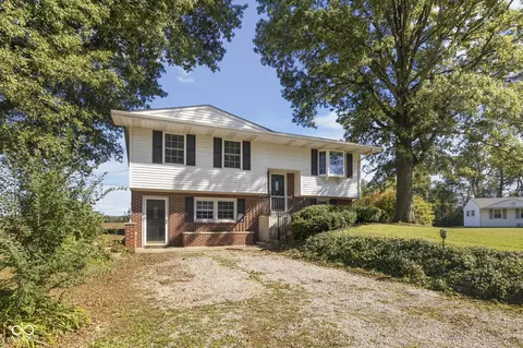 6355 N Pinewood St, Terre Haute, IN 47805
