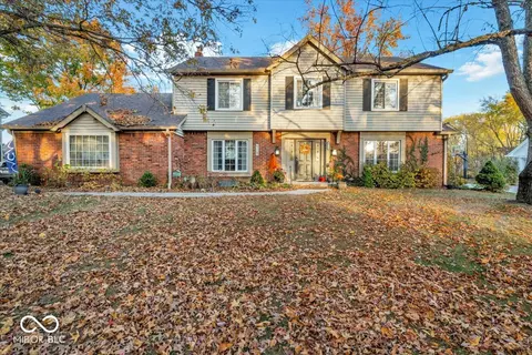 8729 Staghorn Rd, Indianapolis, IN 46260