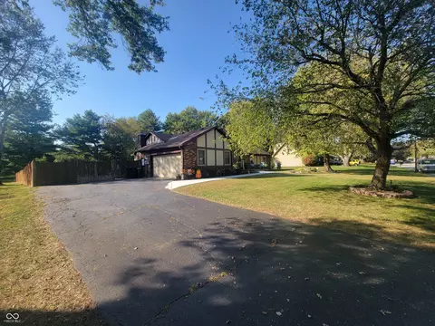 5976 Williams Dr, Plainfield, IN 46168 photo 3