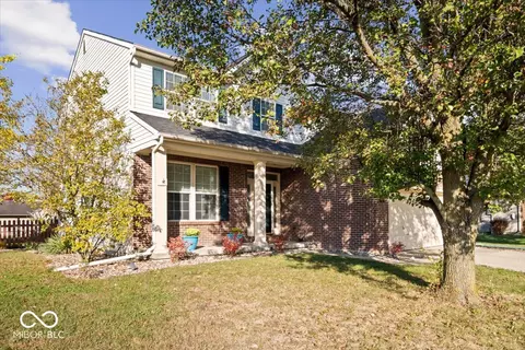 692 Weeping Way Ln, Avon, IN 46123