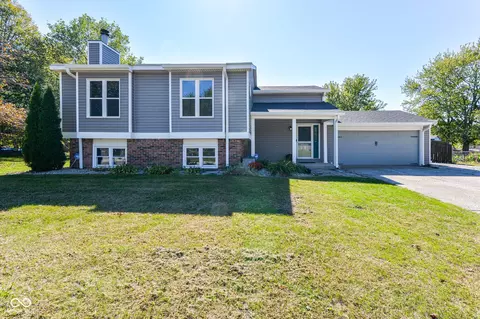 6728 Breeds Hill Dr, Indianapolis, IN 46237