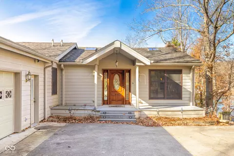 11741 W Grandview Dr, Columbus, IN 47201