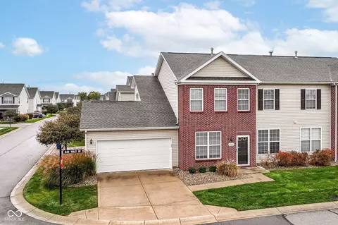 9743 Blue Violet Dr, Noblesville, IN 46060