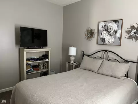 6038 Emerald Commons Dr, Indianapolis, IN 46221 photo 11