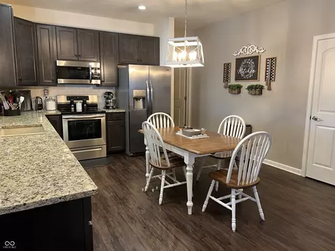 6038 Emerald Commons Dr, Indianapolis, IN 46221 photo 18