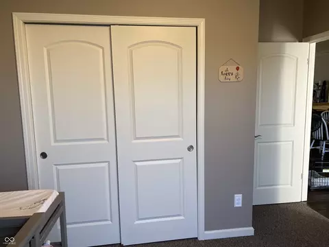 6038 Emerald Commons Dr, Indianapolis, IN 46221 photo 17