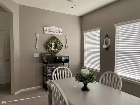 6038 Emerald Commons Dr, Indianapolis, IN 46221 photo 9