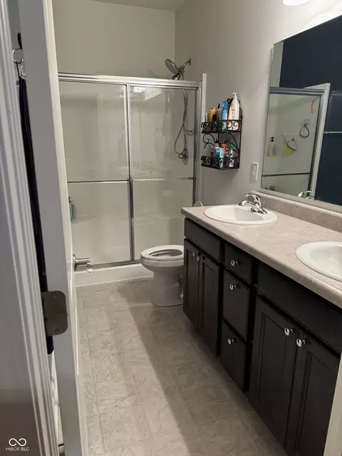 6038 Emerald Commons Dr, Indianapolis, IN 46221 photo 8
