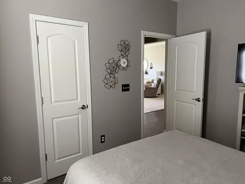 6038 Emerald Commons Dr, Indianapolis, IN 46221 photo 12