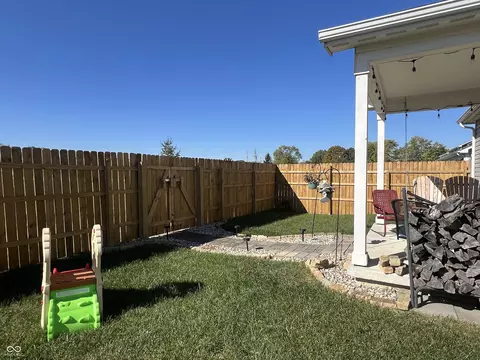 6038 Emerald Commons Dr, Indianapolis, IN 46221 photo 31