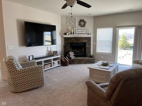 6038 Emerald Commons Dr, Indianapolis, IN 46221 photo 25