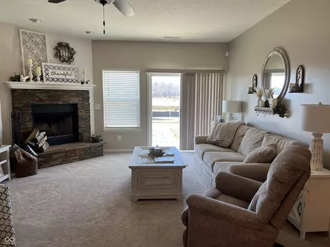 6038 Emerald Commons Dr, Indianapolis, IN 46221 photo 24