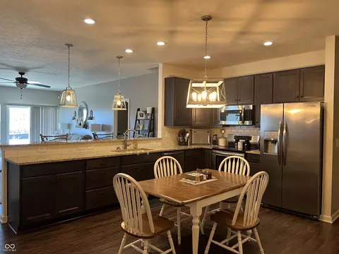 6038 Emerald Commons Dr, Indianapolis, IN 46221 photo 20