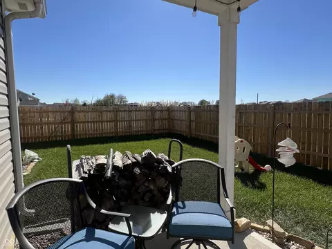 6038 Emerald Commons Dr, Indianapolis, IN 46221 photo 32
