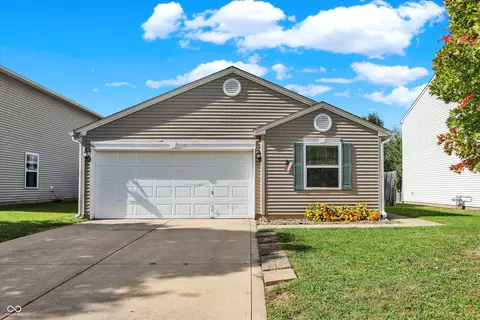 8520 Bluff Point Dr, Camby, IN 46113