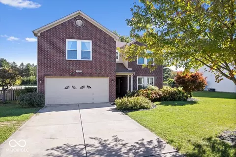 1018 S Harbour Dr, Noblesville, IN 46062